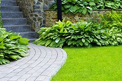 Мощение дорожек и площадок с использованием природного камня   в Новосибирске