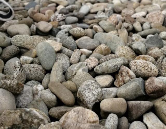 Галька речная пестрая (20-40 мм.)  купить в Новосибирске от производителя, без посредников