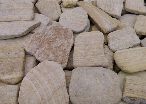 Kamenclub.ru: Песчаник пластушка галтованный желтый с рисунком (3 см)  купить в Новосибирске плитняк - пластушка желтый песчаник 21000 руб/м3   фото КАМЕНЬ КЛУБ