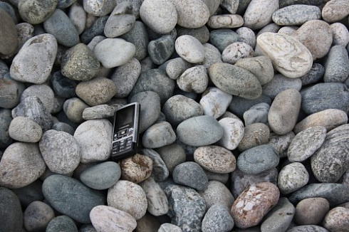 Kamenclub.ru: Галька речная окат (ассорти) фр. 50-100 мм. купить  в Новосибирске галька природная округлая серая белая черная серая коричневая синяя галька речная окатанная округлая 6200 руб/т   фото КАМЕНЬ КЛУБ