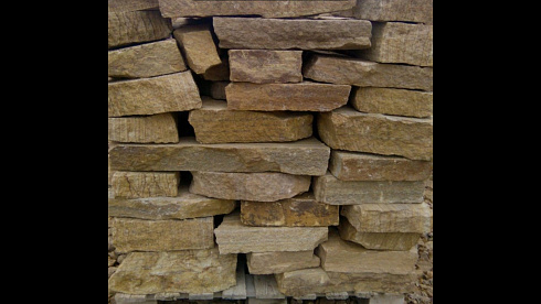 Kamenclub.ru: Песчаник пластушка желтый с рисунком (4-6 см)  купить в Новосибирске плитняк пластушка желтый с рисунком песчаник 9 000 руб/м3   фото КАМЕНЬ КЛУБ