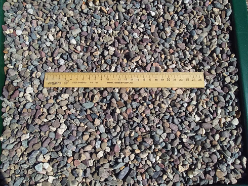 Kamenclub.ru: Галька речная окат цветная фр.5-10 мм. купить  в Новосибирске галька речная белый, серый, красноватый, синий, темно-серый речная окатанная галька декоративная 6800 руб/т   фото КАМЕНЬ КЛУБ