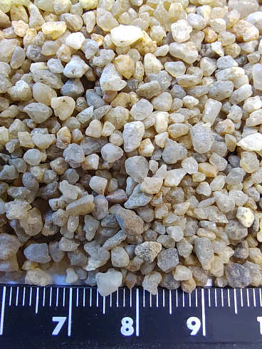 Кварцевый песок для водоподготовки фр. 1,6-3 мм.  купить в Новосибирске фото Камень Клуб