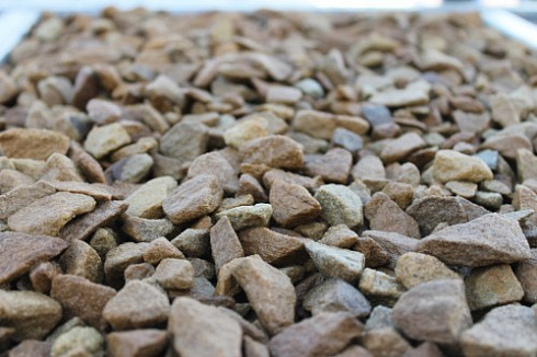 Kamenclub.ru: Щебень крошка желтый (песчаник) фр. 20-40 мм.  купить в Новосибирске песчаник бежевый рыжий каменная крошка песчаника 9500 руб/т   фото КАМЕНЬ КЛУБ