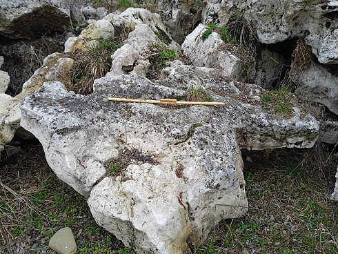 Kamenclub.ru: Выветренный известняк (степной) фр. 500-1500 мм.  купить в Новосибирске    10000 руб/т   фото КАМЕНЬ КЛУБ