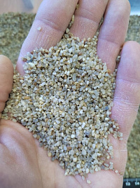 Кварцевый песок сухой фракцинированный фр. 1,6-4 мм.  купить в Новосибирске фото Камень Клуб