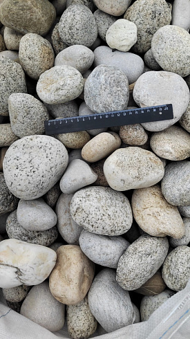 Kamenclub.ru: Галька речная окат (серо-белая) фр. 70-120 мм купить  в Новосибирске галька галечник бело-серая, серо-белая, серая, белая речная природная галька  8000 руб/т   фото КАМЕНЬ КЛУБ