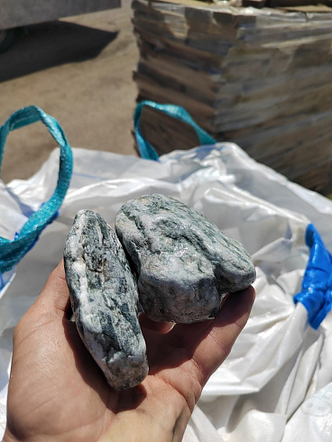 фото Галтованный жадеит (фр. 70-100 мм)  купить в Новосибирске в интернет-портале КАМЕНЬ КЛУБ