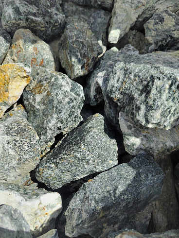 фото Галтованный жадеит (фр. 70-100 мм)  купить в Новосибирске в интернет-портале КАМЕНЬ КЛУБ