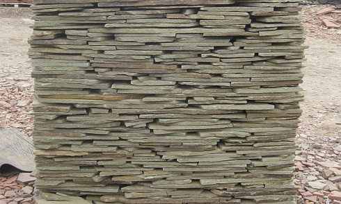 Kamenclub.ru: Песчаник пластушка серо-зеленый (4,0 см- 5,0 см)  купить в Новосибирске песчаник серо-зеленый, серый, зеленый песчаник рваный ландшафтный колотый 9000 руб/м3   фото КАМЕНЬ КЛУБ