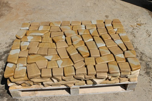 Kamenclub.ru: Песчаник брусчатка (Готика) art PSG-L-01  купить в Новосибирске    2300 руб/кв.м   фото КАМЕНЬ КЛУБ