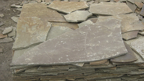 Kamenclub.ru: Песчаник пластушка серо-зеленый (3,0 см)  купить в Новосибирске песчаник серо-зеленый, серый, зеленый песчаник пластушка колотый рваный ландшафтный 10200 руб/м3   фото КАМЕНЬ КЛУБ