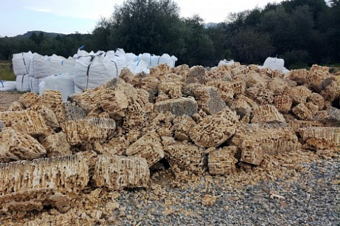 Kamenclub.ru: Крымский природный меотис фр. 100-500 мм.  купить в Новосибирске меотис бежевый рыжий молочный желтый ракушечник 4 500 руб/т   фото КАМЕНЬ КЛУБ