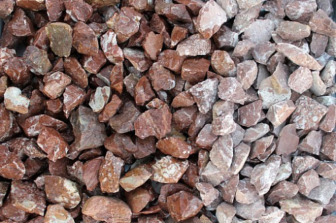 Kamenclub.ru: Мраморная крошка (щебень крошка розовый) фр. 20-40 мм.  купить в Новосибирске мрамор розовый, красный мраморная крошка декоративная 11000 руб/т   фото КАМЕНЬ КЛУБ
