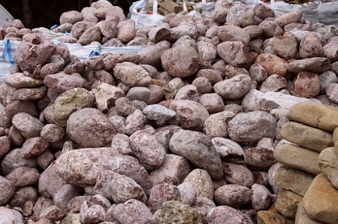 Kamenclub.ru: Розовый валунчик фр.100-300 мм.  купить в Новосибирске крупный природный камень розовый, серый молочный красный речной галечник природный 7850 руб/т   фото КАМЕНЬ КЛУБ