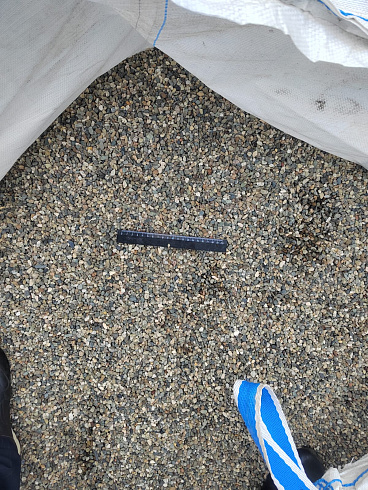 Kamenclub.ru: Галька речная окат (серая) фр.5-10 мм купить  в Новосибирске галька речная серая, серый, темно-серый, светло-серый, коричневый речная окатанная галька декоративная ландшатфная 5000 руб/т   фото КАМЕНЬ КЛУБ