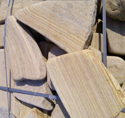 Kamenclub.ru: Песчаник пластушка галтованный желтый с рисунком (3 см)  купить в Новосибирске плитняк - пластушка желтый песчаник 21000 руб/м3   фото КАМЕНЬ КЛУБ