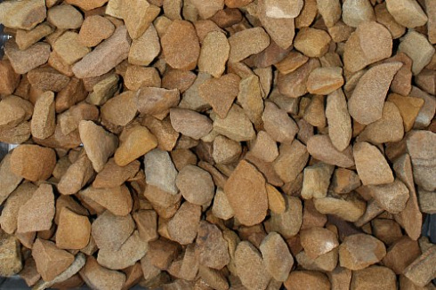 Kamenclub.ru: Щебень крошка желтый (песчаник) фр. 20-40 мм.  купить в Новосибирске песчаник бежевый рыжий каменная крошка песчаника 9500 руб/т   фото КАМЕНЬ КЛУБ