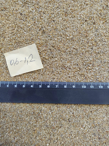 Кварцевый песок для площадок фр. 0,6-1,2 мм.  купить в Новосибирске фото Камень Клуб