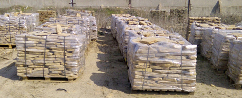 Kamenclub.ru: Песчаник пластушка галтованный желтый с рисунком (3 см)  купить в Новосибирске плитняк - пластушка желтый песчаник 21000 руб/м3   фото КАМЕНЬ КЛУБ