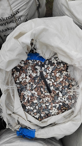 Kamenclub.ru: Мраморная крошка (щебень галтованный микс:белый-зеленый-розовый) фр.20-40 мм.  купить в Новосибирске мрамор белый, зеленый, розовый мрамор декоративный (галтовка) 15500 руб/т   фото КАМЕНЬ КЛУБ