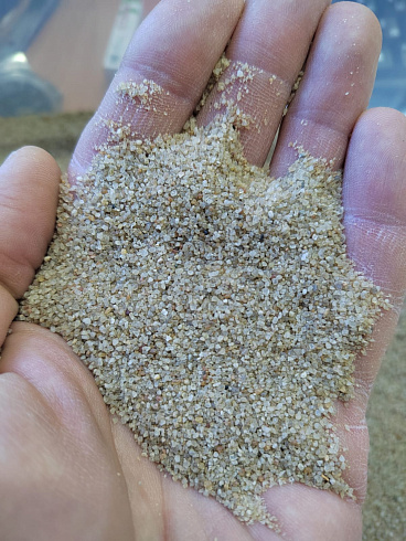 Кварцевый песок для площадок фр. 0,3 - 1 мм.  купить в Новосибирске фото Камень Клуб