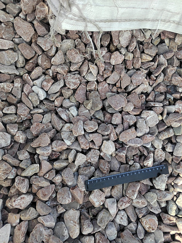 Kamenclub.ru: Мраморная крошка (щебень галтованный розовый) фр.20-40 мм.  купить в Новосибирске мрамор розовый, красный оголтованный округлый щебень  15000 руб/т   фото КАМЕНЬ КЛУБ