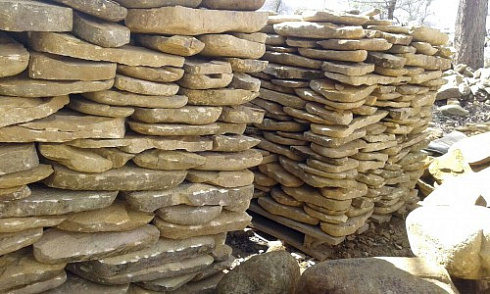 Kamenclub.ru: Песчаник колотый для облицовки (фр. 2-3 см)  купить в Новосибирске песчаник бежевый серый рыжий песчаник строительный 5000 руб/т   фото КАМЕНЬ КЛУБ