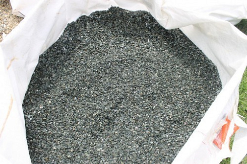 Kamenclub.ru: Щебень крошка зеленый (змеевик) фр. 5-10 мм  купить в Новосибирске змеевик зеленый, салатовый ландшафтный декоративный щебень крошка 7 200 руб/т   фото КАМЕНЬ КЛУБ