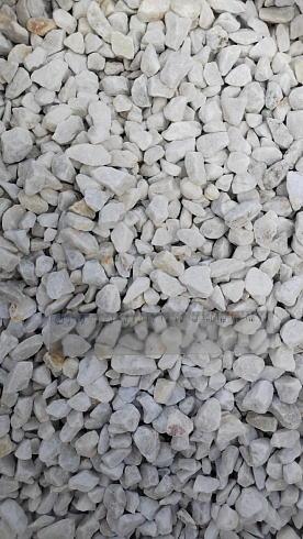 Kamenclub.ru: Мраморная крошка, щебень, цвет-белый, фр. 5-10 мм.  купить в Новосибирске мрамор белый, айвори, молочный мраморная каменная крошка ландшафтная 12000 руб/т   фото КАМЕНЬ КЛУБ