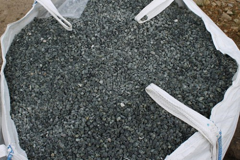 Kamenclub.ru: Щебень крошка зеленый (змеевик) фр. 10-20 мм.  купить в Новосибирске змеевик зеленый, салатовый декоративная ландшафтная каменная крошка щебня 7 200 руб/т   фото КАМЕНЬ КЛУБ