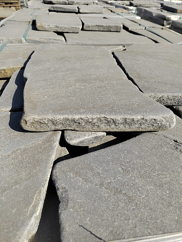 Kamenclub.ru: Песчаник галтованный для облицовки (фр. 2-5 см)  купить в Новосибирске песчник рыжий желтый серый песчаник окатанный речной 6 000 руб/т   фото КАМЕНЬ КЛУБ