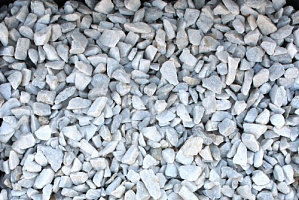 Kamenclub.ru: Мраморная крошка, щебень, цвет-белый, фр. 3-5 мм.  купить в Новосибирске мрамор белый молочный бежевый мрамор колотый 11500 руб/т   фото КАМЕНЬ КЛУБ