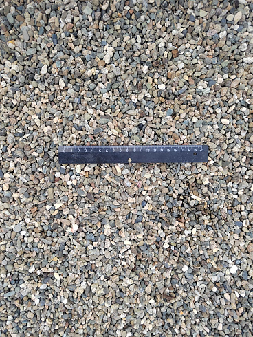 Kamenclub.ru: Галька речная окат (серая) фр.5-10 мм купить  в Новосибирске галька речная серая, серый, темно-серый, светло-серый, коричневый речная окатанная галька декоративная ландшатфная 5000 руб/т   фото КАМЕНЬ КЛУБ