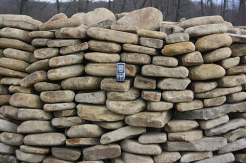 Kamenclub.ru: Песчаник для мощения дорожек, площадок, парковок ( фр 5-10 см)  купить в Новосибирске песчаник  серый желтый коричневый рыжий песчаник оголтованный окатанный 6500 руб/т   фото КАМЕНЬ КЛУБ