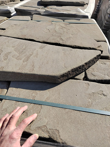 Kamenclub.ru: Песчаник галтованный для облицовки (фр. 2-5 см)  купить в Новосибирске песчник рыжий желтый серый песчаник окатанный речной 6 000 руб/т   фото КАМЕНЬ КЛУБ