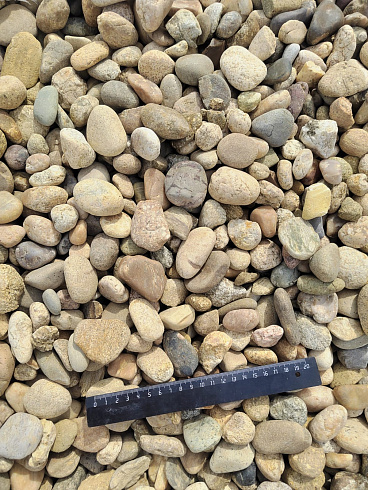 Kamenclub.ru: Галька речная окат рыжая фр. 20-40 мм. купить  в Новосибирске галька речная окатанная рыжая желтая серая округлая речная галька 5000 руб/т   фото КАМЕНЬ КЛУБ