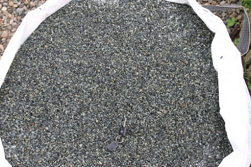 Kamenclub.ru: Щебень крошка зеленый (змеевик) фр. 5-10 мм  купить в Новосибирске змеевик зеленый, салатовый ландшафтный декоративный щебень крошка 7 200 руб/т   фото КАМЕНЬ КЛУБ