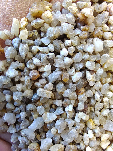 Кварцевый песок сухой фракцинированный фр. 1,6-4 мм.  купить в Новосибирске фото Камень Клуб