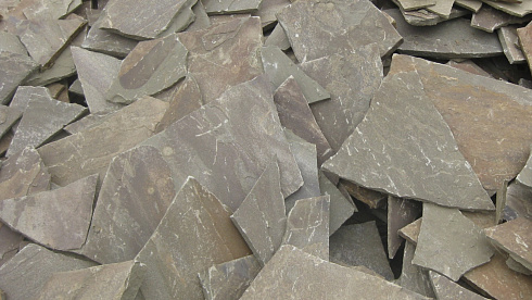 Kamenclub.ru: Песчаник пластушка серо-зеленый (4,0 см- 5,0 см)  купить в Новосибирске песчаник серо-зеленый, серый, зеленый песчаник рваный ландшафтный колотый 9000 руб/м3   фото КАМЕНЬ КЛУБ