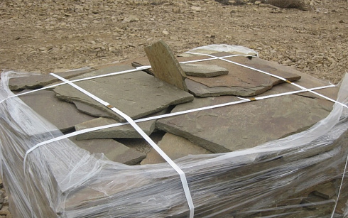 Kamenclub.ru: Песчаник пластушка серо-зеленый (1,5 см)  купить в Новосибирске плитняк - пластушка серо-зеленый, серый, зеленый пластушка рваная ландшафтная колотая 10200 руб/м3   фото КАМЕНЬ КЛУБ