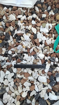 Kamenclub.ru: Мраморная крошка (щебень галтованный микс:белый-зеленый-розовый) фр.20-40 мм.  купить в Новосибирске мрамор белый, зеленый, розовый мрамор декоративный (галтовка) 15500 руб/т   фото КАМЕНЬ КЛУБ