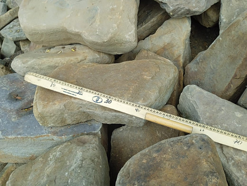 Kamenclub.ru: Песчаник для мощения дорожек, площадок, парковок ( фр 5-10 см)  купить в Новосибирске песчаник  серый желтый коричневый рыжий песчаник оголтованный окатанный 6500 руб/т   фото КАМЕНЬ КЛУБ