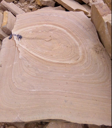 Kamenclub.ru: Форматный камень (плаха) пошаговая дорожка от 70-150 см (4 -12 см)  купить в Новосибирске плитняк  форматный плаха желтый песчаник 9 000 руб/т   фото КАМЕНЬ КЛУБ