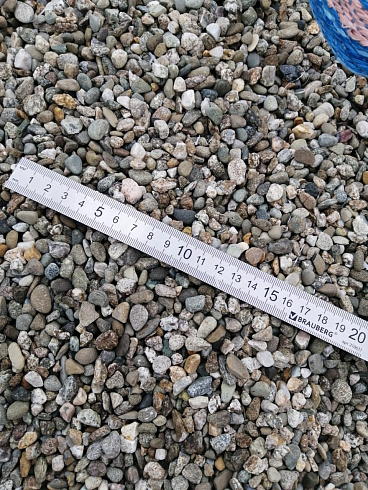 Kamenclub.ru: Галька речная окат (серая) фр.5-10 мм купить  в Новосибирске галька речная серая, серый, темно-серый, светло-серый, коричневый речная окатанная галька декоративная ландшатфная 5000 руб/т   фото КАМЕНЬ КЛУБ