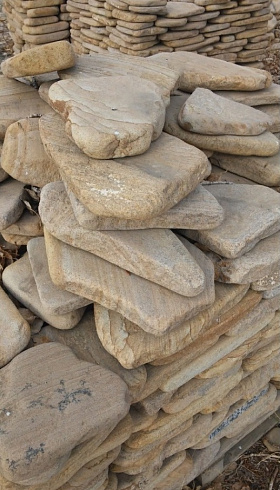 Kamenclub.ru: Песчаник пластушка галтованный желтый с рисунком (3 см)  купить в Новосибирске плитняк - пластушка желтый песчаник 21000 руб/м3   фото КАМЕНЬ КЛУБ