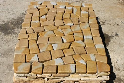 Kamenclub.ru: Песчаник брусчатка (Готика) art PSG-L-01  купить в Новосибирске    2300 руб/кв.м   фото КАМЕНЬ КЛУБ