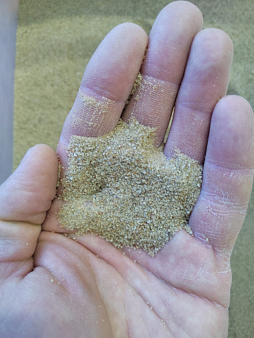 Кварцевый песок для площадок фр. 0,16-0,63 мм.  купить в Новосибирске фото Камень Клуб