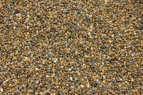 Kamenclub.ru: Галька окат (серо-желтая) фр.5-10 мм. купить  в Новосибирске галька речная рыжий, желтый, рыжий, серо-желтый речная окатанная галька декоративная 5000 руб/т   фото КАМЕНЬ КЛУБ