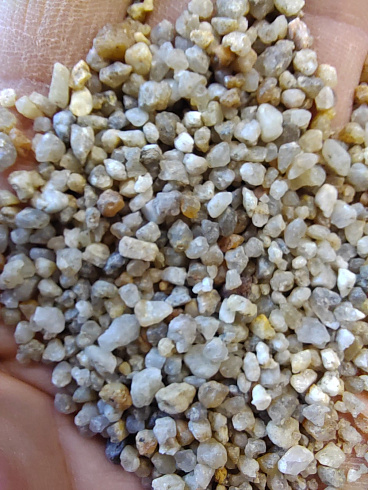 Кварцевый песок для площадок фр. 2-5 мм.  купить в Новосибирске фото Камень Клуб